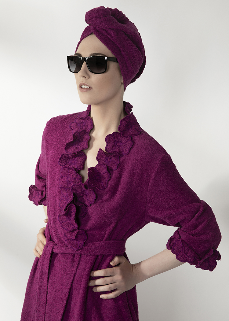Accappatoio Kimono Donna In Cotone 100% Stampato A Mano - Modello Susannah, Lunghezza 130 Cm, Blu Scuro Con Rosso Cremisi, Taglia Unica